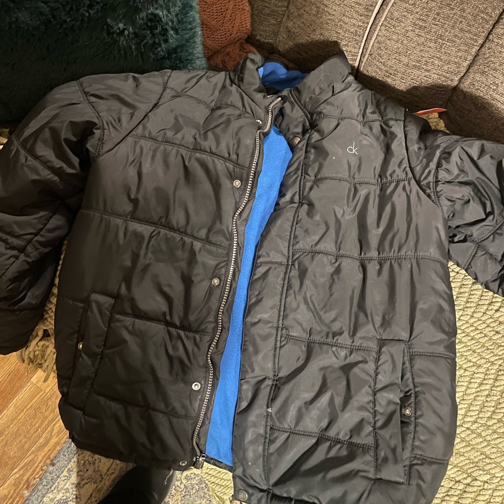 A puffer Calvin klein jacket. Great condition.